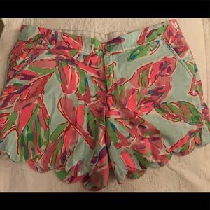 Lilly Pulitzer Scalloped Buttercup Shorts 5”